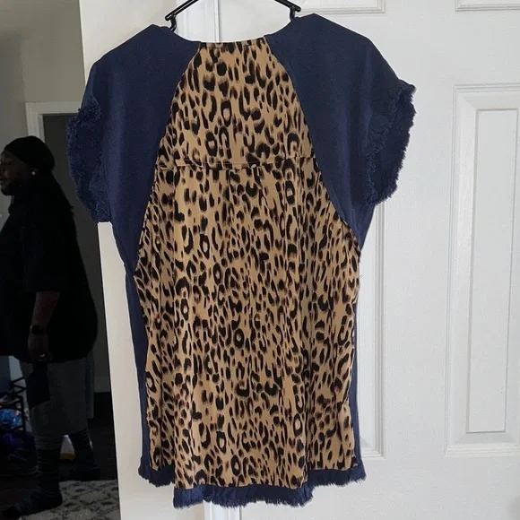 Umgee Navy Top with Leopard Print Detail - Picture 5 of 6